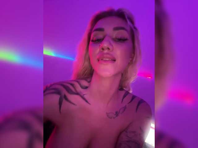 -AmazingBlonde-'s BongaCams profile