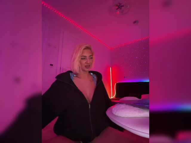 -AmazingBlonde- webcam