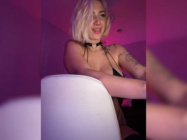 -AmazingBlonde- webcam stream