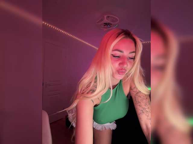 -AmazingBlonde-'s BongaCams show and profile