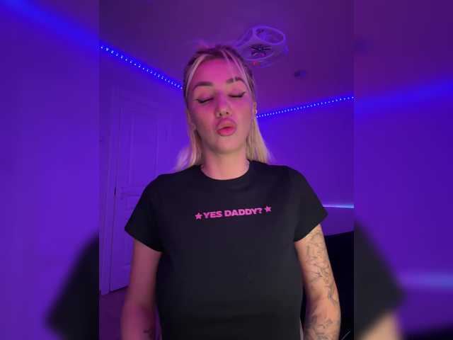 -AmazingBlonde-'s BongaCams show and profile