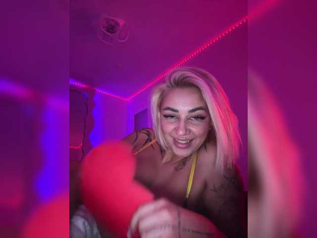 -AmazingBlonde- webcam stream