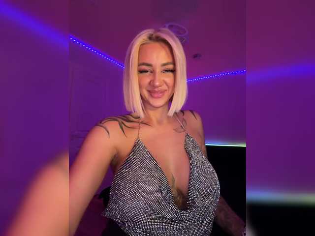 -AmazingBlonde- webcam stream