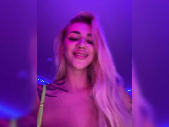 -AmazingBlonde-'s BongaCams show and profile