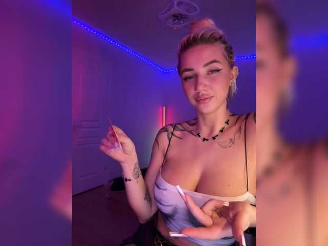 -AmazingBlonde-'s BongaCams show and profile