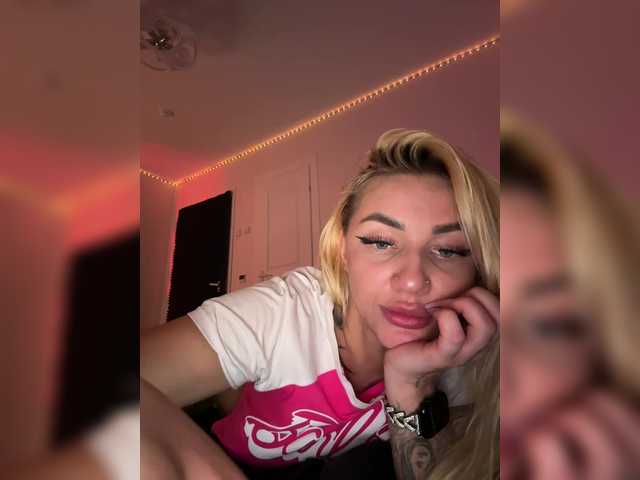 -AmazingBlonde-'s BongaCams show and profile