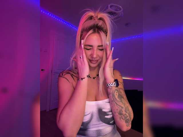 -AmazingBlonde-'s BongaCams show and profile