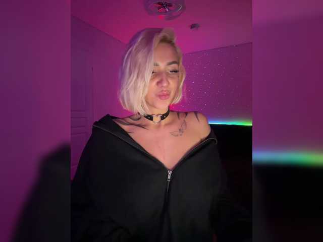 -AmazingBlonde- webcam stream