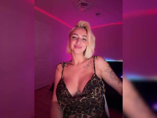 видео -AmazingBlonde-