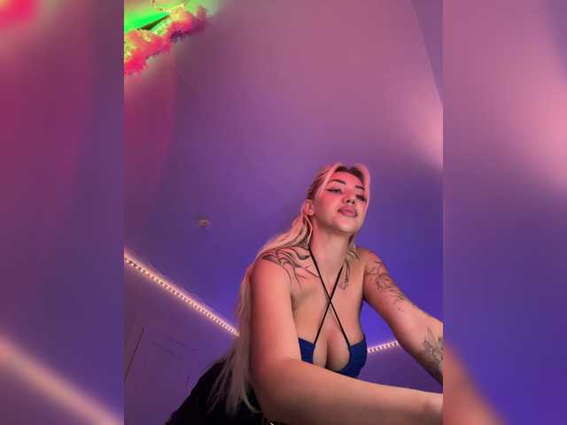 -AmazingBlonde-'s BongaCams show and profile