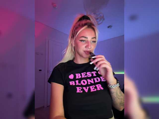 -AmazingBlonde-'s BongaCams show and profile