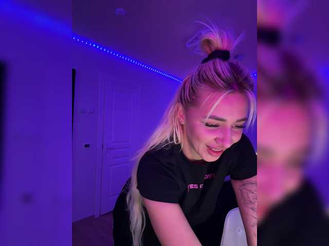 -AmazingBlonde-'s BongaCams show and profile