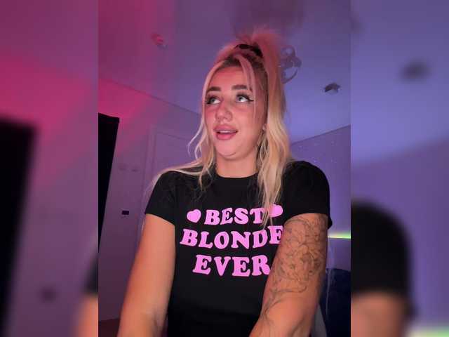 -AmazingBlonde-'s BongaCams show and profile