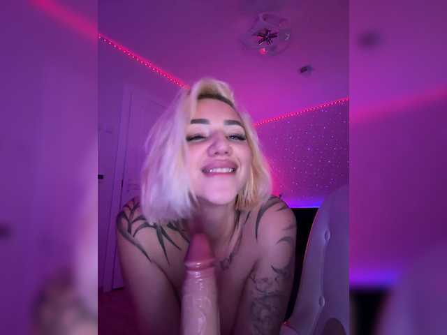 -AmazingBlonde- webcam stream