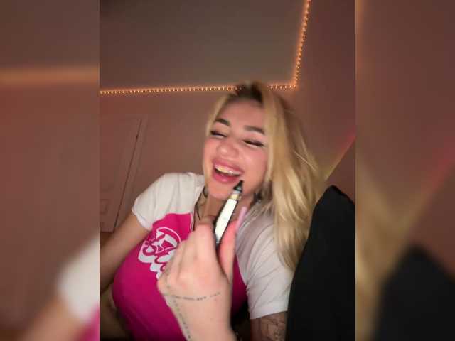 -AmazingBlonde-'s BongaCams show and profile