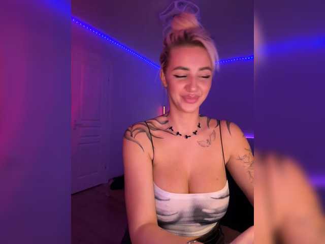 -AmazingBlonde-'s BongaCams show and profile