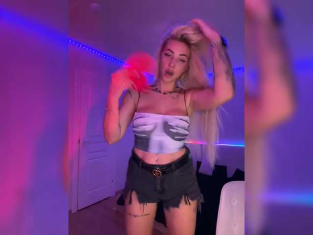 -AmazingBlonde-'s BongaCams show and profile
