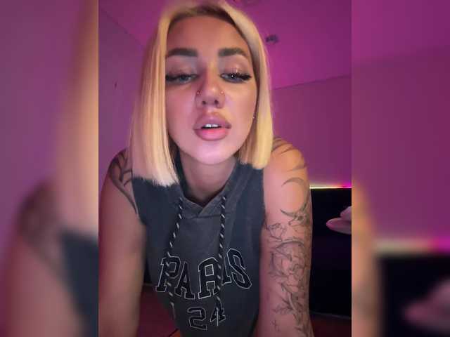 -AmazingBlonde- webcam stream