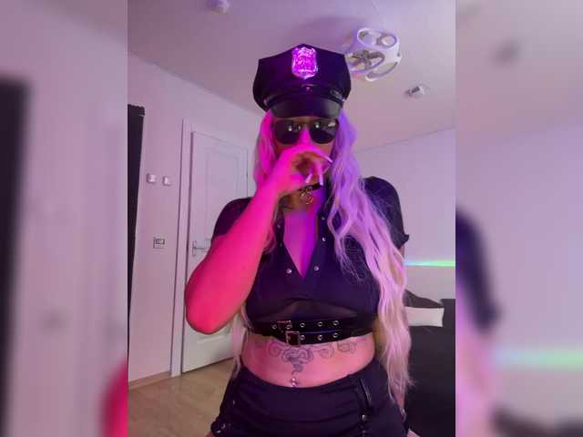 -AmazingBlonde-'s BongaCams show and profile