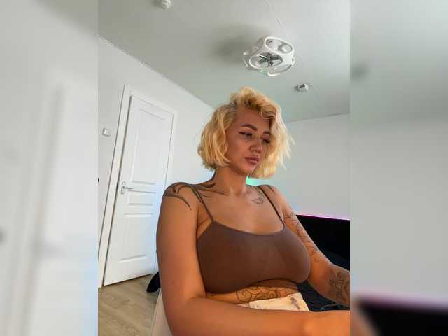 -AmazingBlonde- webcam stream