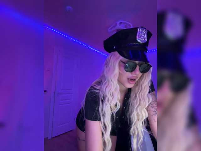 -AmazingBlonde-'s BongaCams show and profile