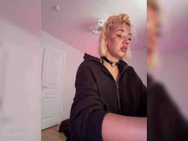 -AmazingBlonde- webcam