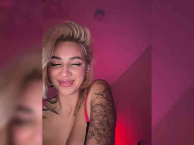 -AmazingBlonde- webcam