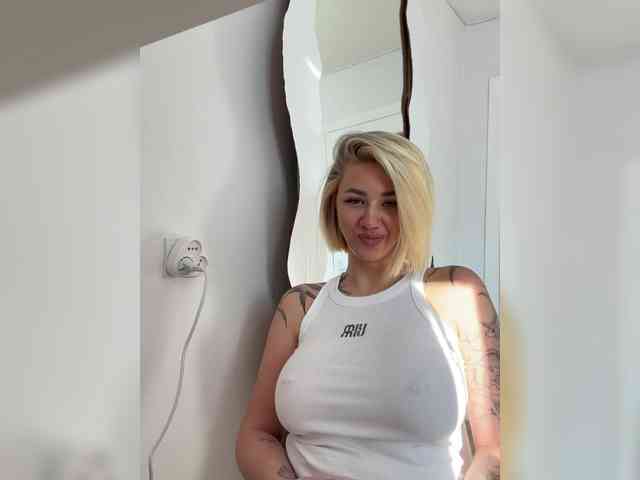 -AmazingBlonde- webcam