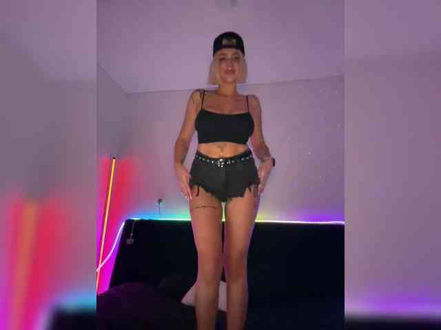 -AmazingBlonde- webcam