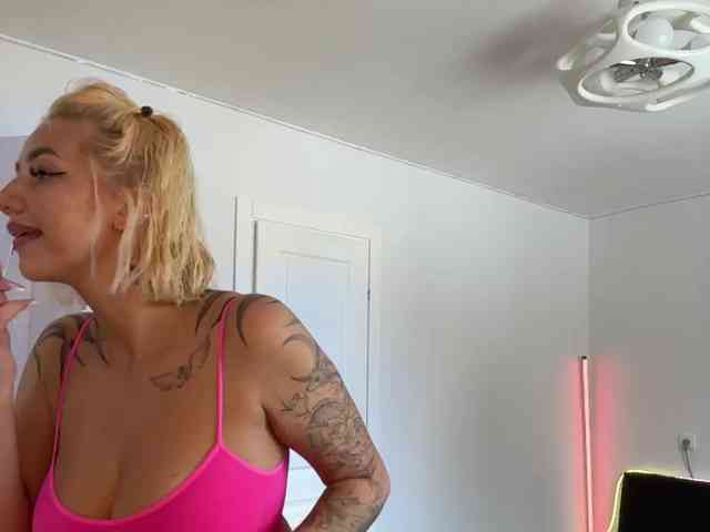 -AmazingBlonde- webcam