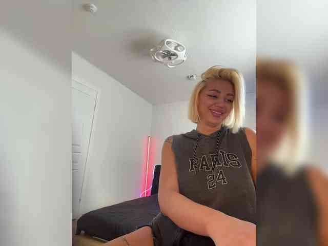 -AmazingBlonde- webcam