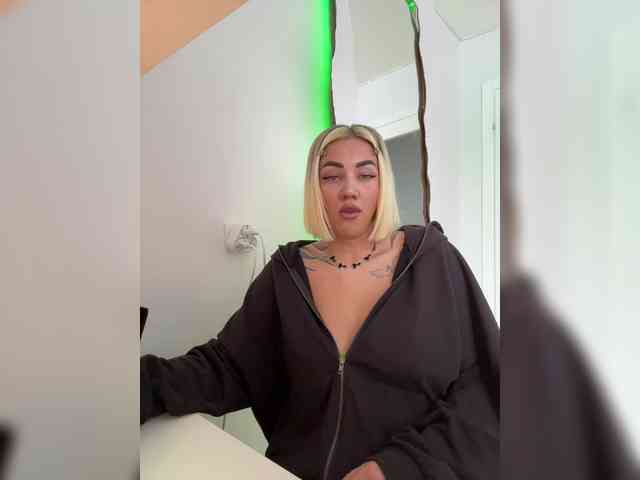 -AmazingBlonde- webcam