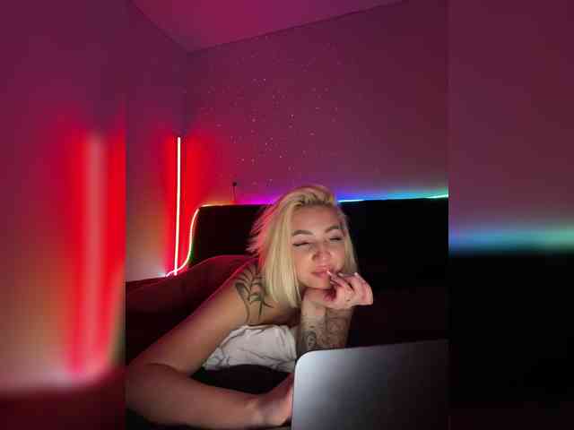 -AmazingBlonde- webcam