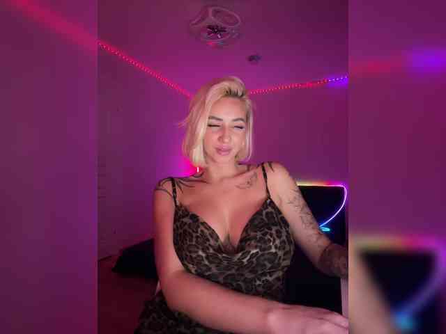 -AmazingBlonde- webcam