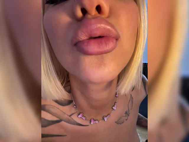 -AmazingBlonde- webcam