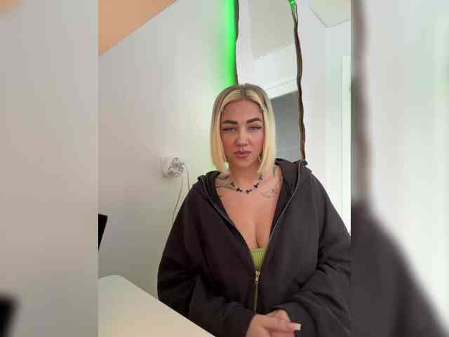 -AmazingBlonde- webcam