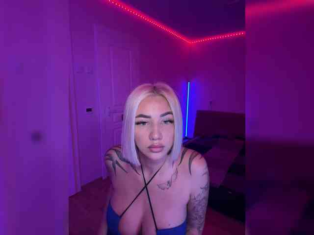 -AmazingBlonde- webcam