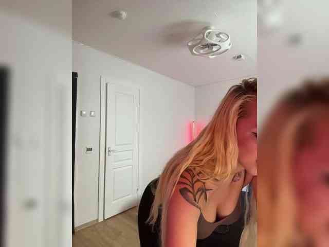 -AmazingBlonde- webcam