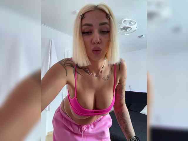 -AmazingBlonde- webcam