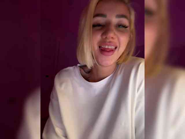 -AmazingBlonde- webcam