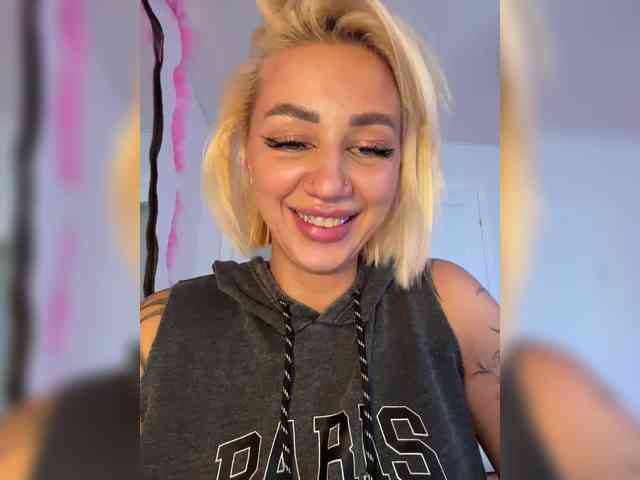 -AmazingBlonde- webcam