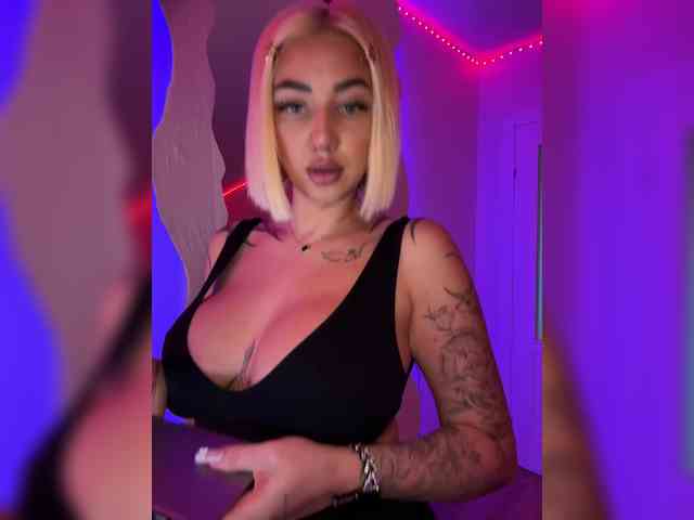 -AmazingBlonde- webcam