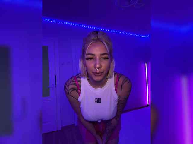 -AmazingBlonde- webcam