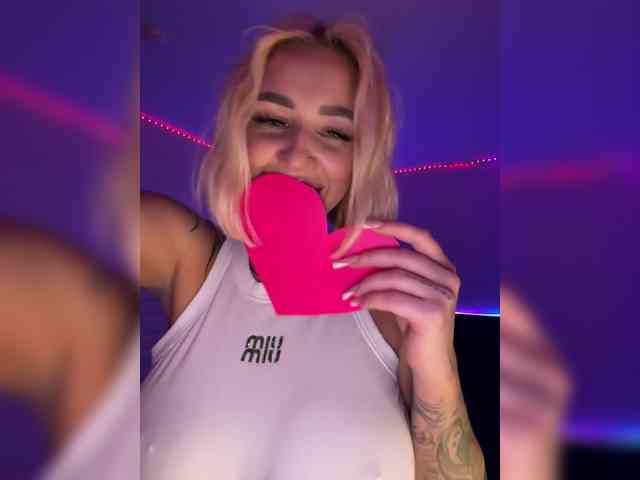 -AmazingBlonde- webcam