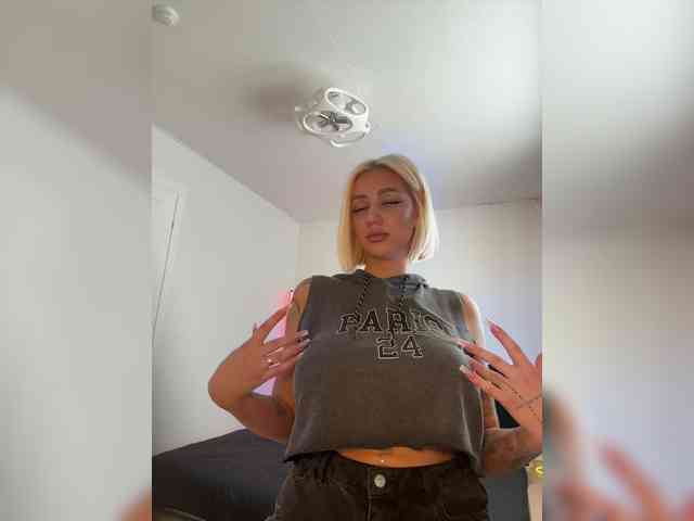 -AmazingBlonde- webcam