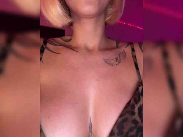 -AmazingBlonde- webcam