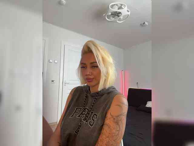 -AmazingBlonde- webcam