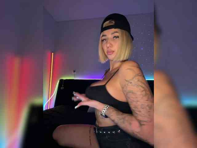 -AmazingBlonde- webcam