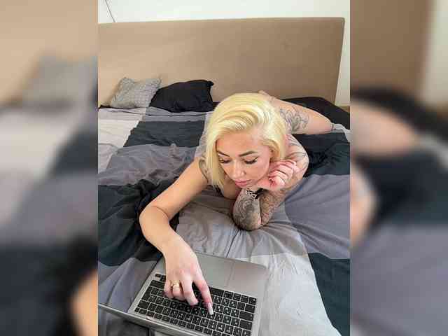 -AmazingBlonde- webcam