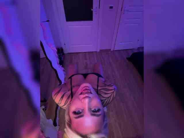 -AmazingBlonde- webcam